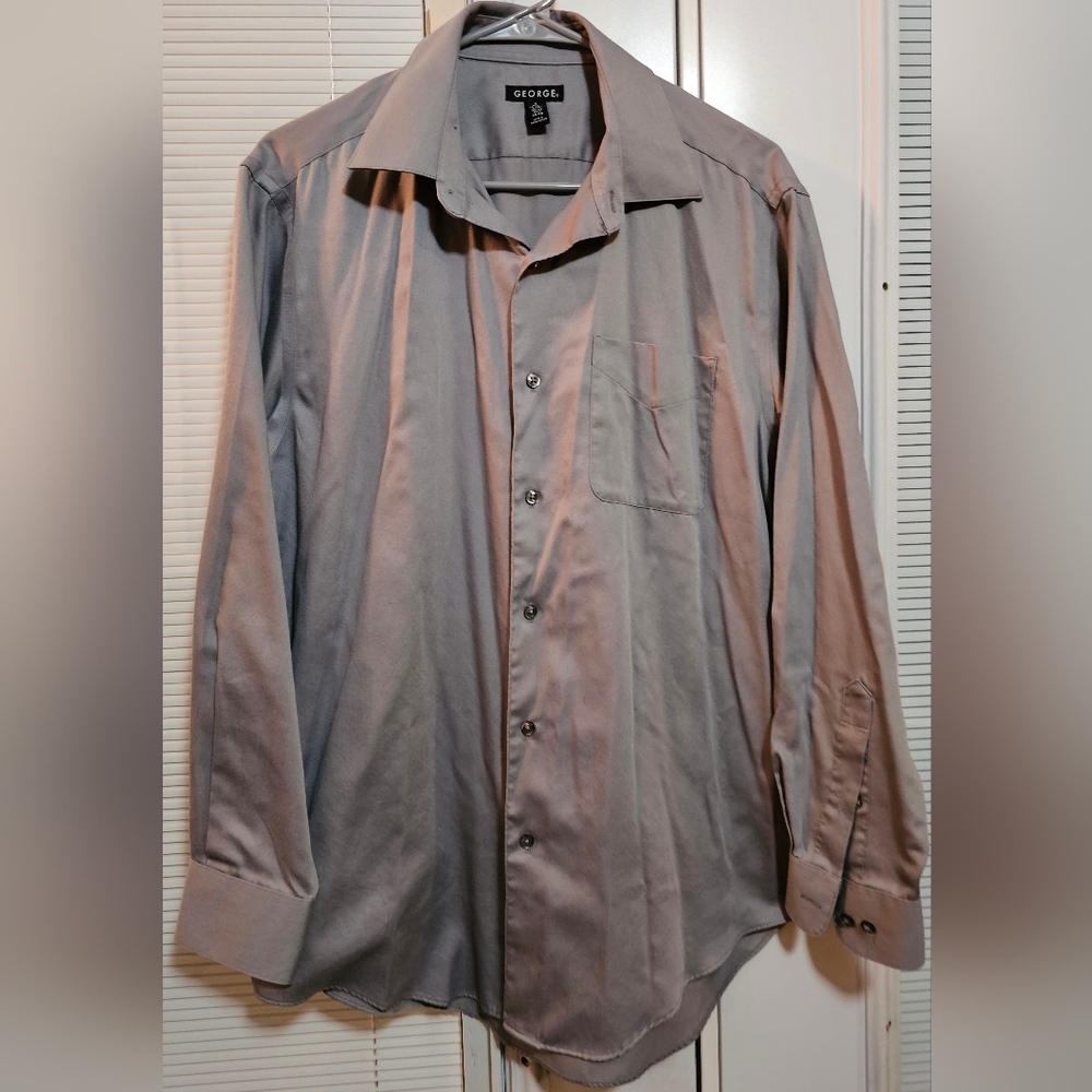 MEN’S George Brand Solid Grey Dress Shirt – Size Medium